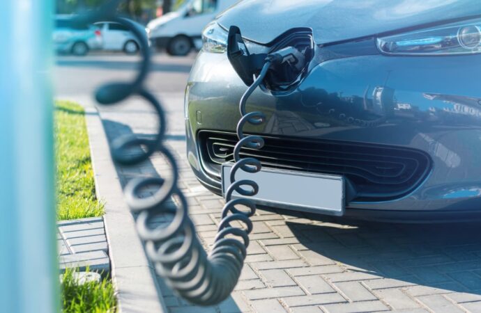 Voitures électriques vs voitures à essence : quel est le meilleur choix pour vous ?
